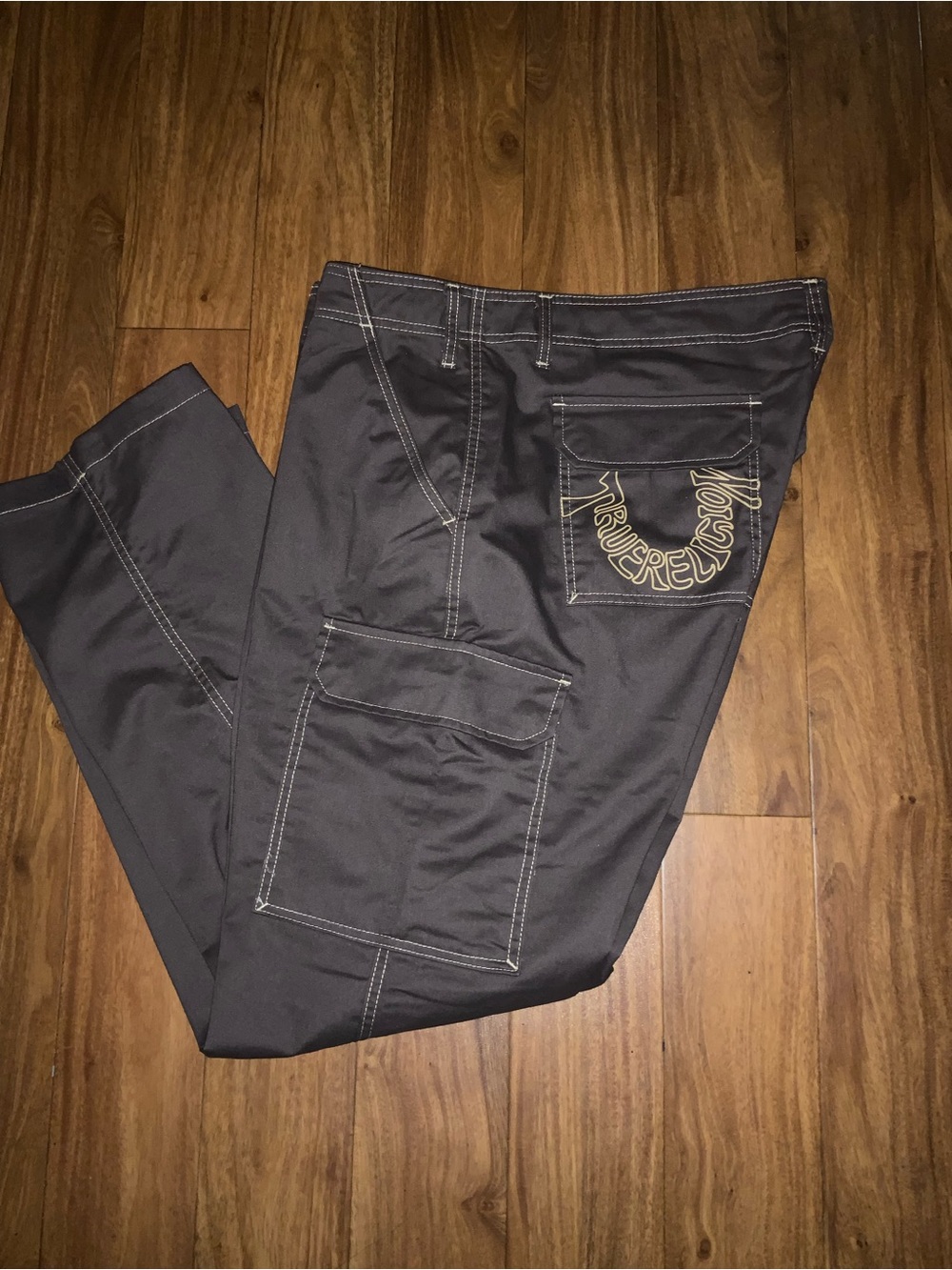 True Religion Cargo Pants Mens Sz. 38. Pls check dimensions. Never worn. NWOT.